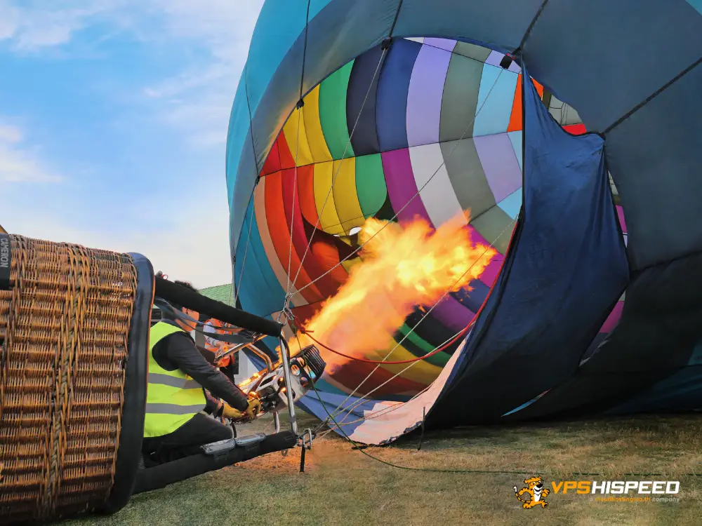 balloon tour_Get up in the cloud with VPS hispeed_คนจุดไฟที่บอลลูน