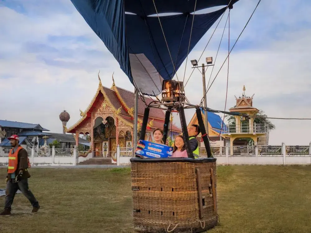 balloon tour_Get up in the cloud with VPS hispeed_ผู้โชคดียืนอยู่ในบอลลูน_4